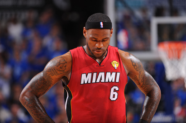 ESPN：曼联重点关注边翼卫引援，并且有7名中场目标（ESPN称曼联优先补强边翼卫，锁定7位中场候选）