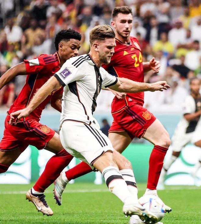 米体：法国电视台取消转播年轻人vs里尔，因前者胸前广告违规（米体：法国电视台因胸前广告违规，叫停年轻人对阵里尔的转播）