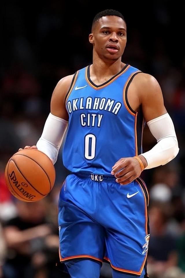 独自带队！马克西半场12中7贡献17分2助攻（马克西半场12投7中砍下17分2助，单核撑起球队）