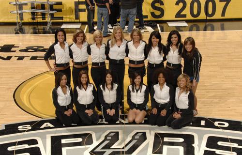 意媒：DV9等四名合同到期球员离队可能为尤文节省下3190万欧（意媒：DV9在内四名到期球员若离队，尤文有望省下3190万欧）