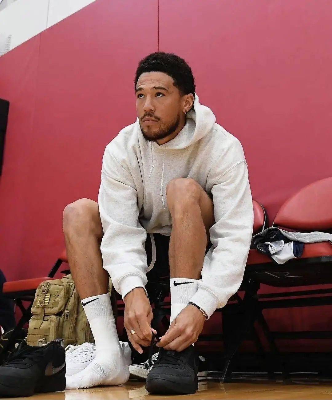 四川“巴蜀雄起杯”12月恢复：分男女组别，职业球员不能参加（四川“巴蜀雄起杯”12月重启：设男女组，职业球员不得参赛）