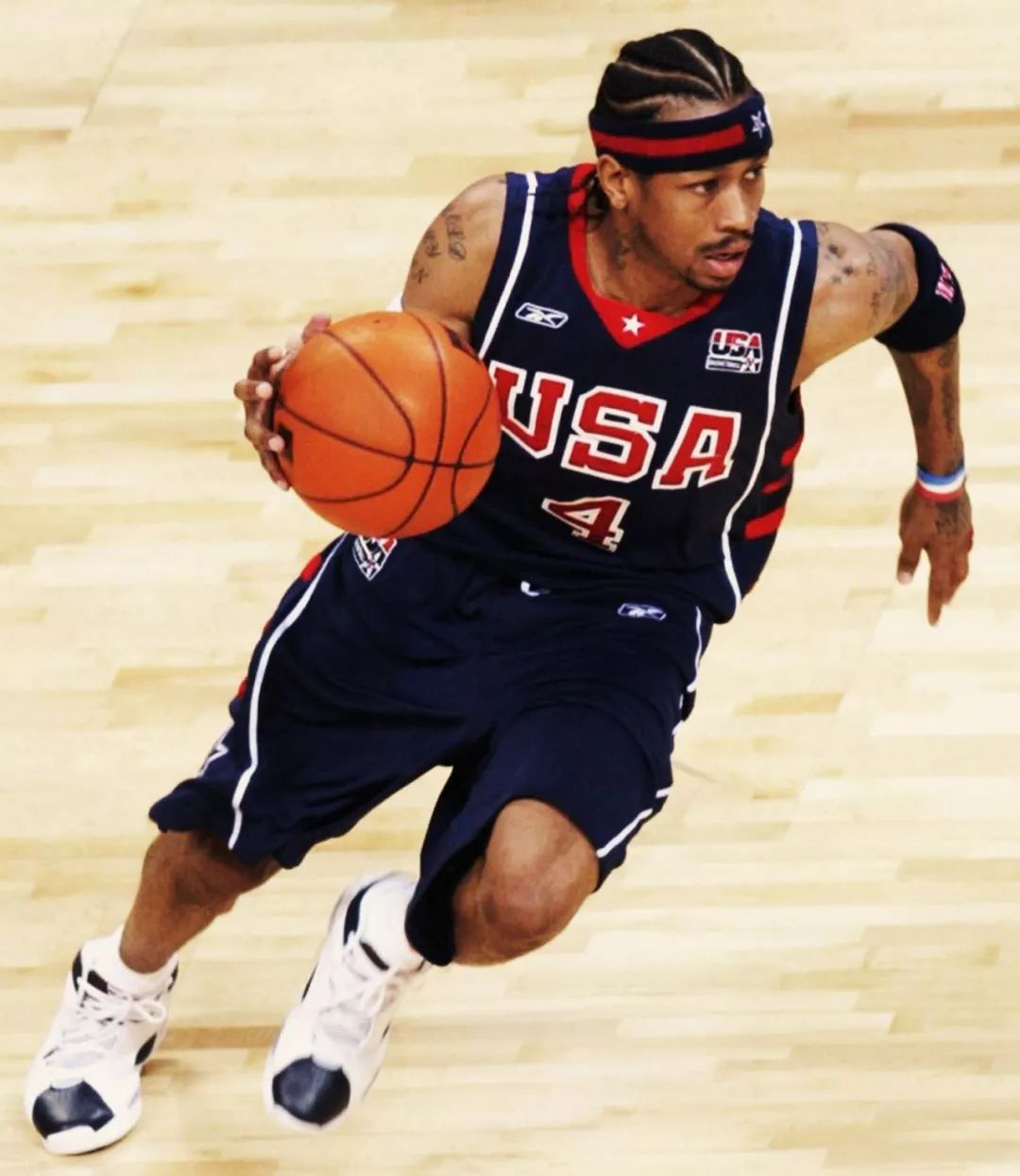 巴特勒独木难支，勇士艰难领先（巴特勒孤掌难鸣，勇士艰难取得领先）