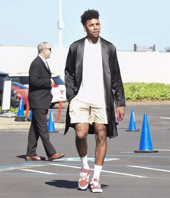 马竞战国米大名单：小蜘蛛领衔，小西蒙尼回归，奥布拉克缺阵（马竞对阵国米名单公布：小蜘蛛担纲，小西蒙尼复出，奥布拉克缺席）