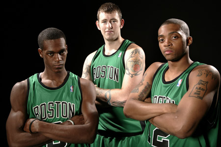 进攻状态出色！布泽利斯半场7中5&三分4中2砍下全队最高14分（布泽利斯火力全开：半场7投5中、三分4投2中，砍下全队最高14分）