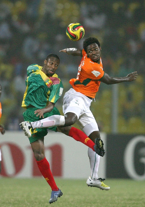 经济观察报：有关方面对国足洋帅年薪心理标准只有150万美元（经济观察报称：相关方面对国足外籍主帅年薪的心理价位仅为150万美元）