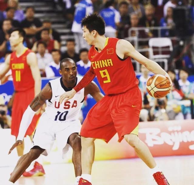 某球星赛后泪崩，场面令人动容（某球星赛后泪洒赛场，场面感人至深）